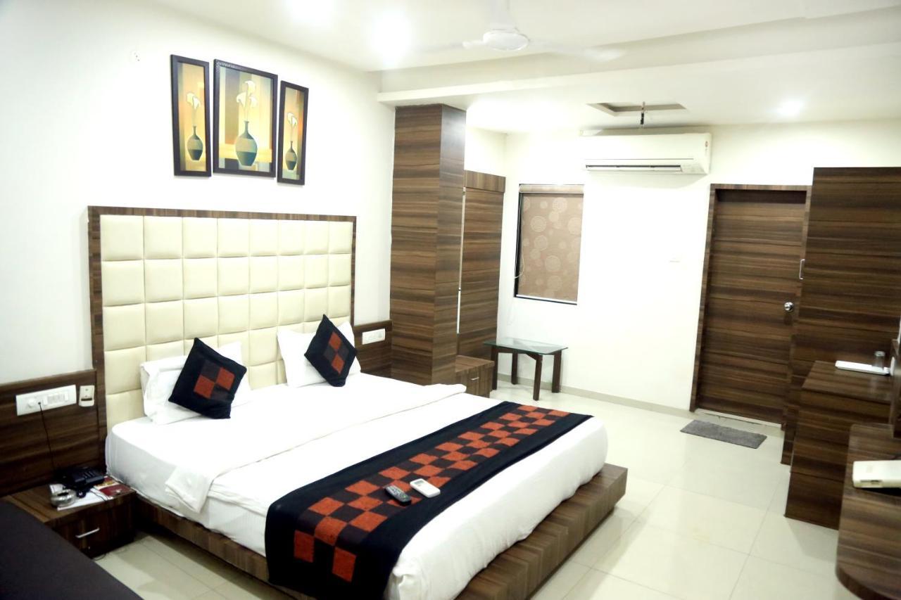 Hotel City Inn Rajkot Room photo